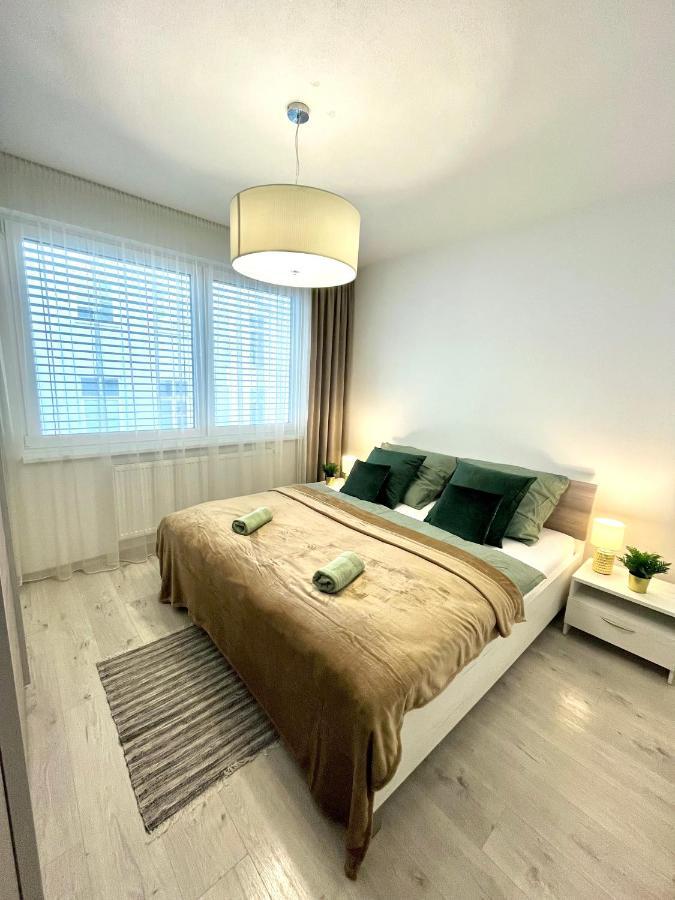 The Elite Suite II Downtown Ac & Garage Parking Bratislava Exterior foto