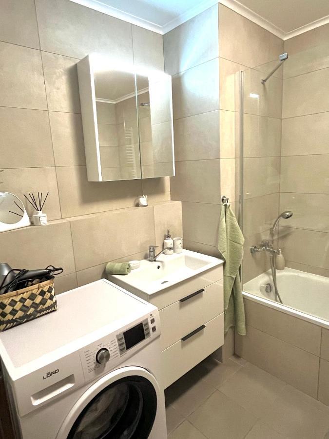 The Elite Suite II Downtown Ac & Garage Parking Bratislava Exterior foto