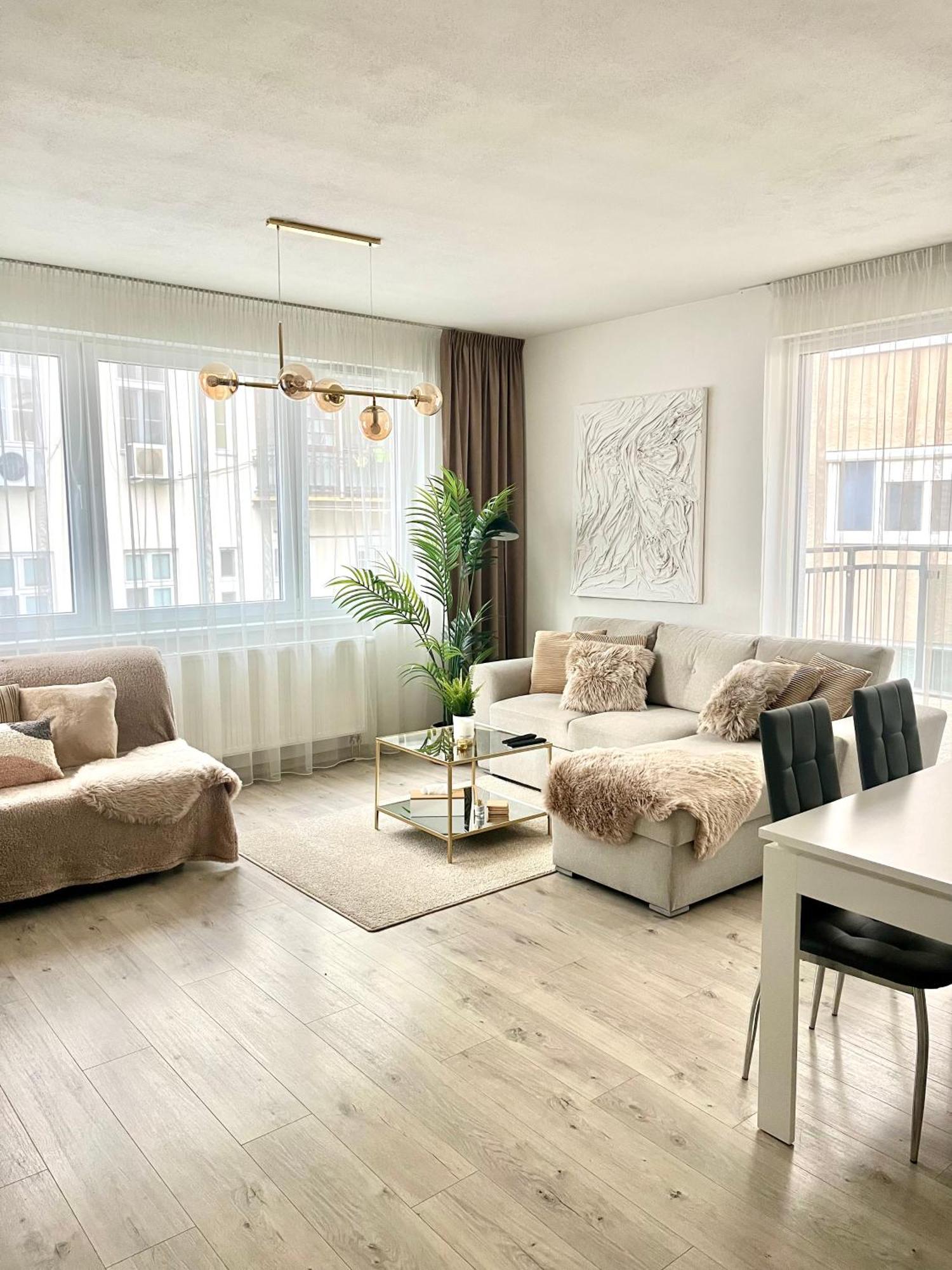 The Elite Suite II Downtown Ac & Garage Parking Bratislava Exterior foto